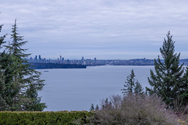 Luxury estate at 3722 Southridge Place, West Vancouver, BC — photo 19