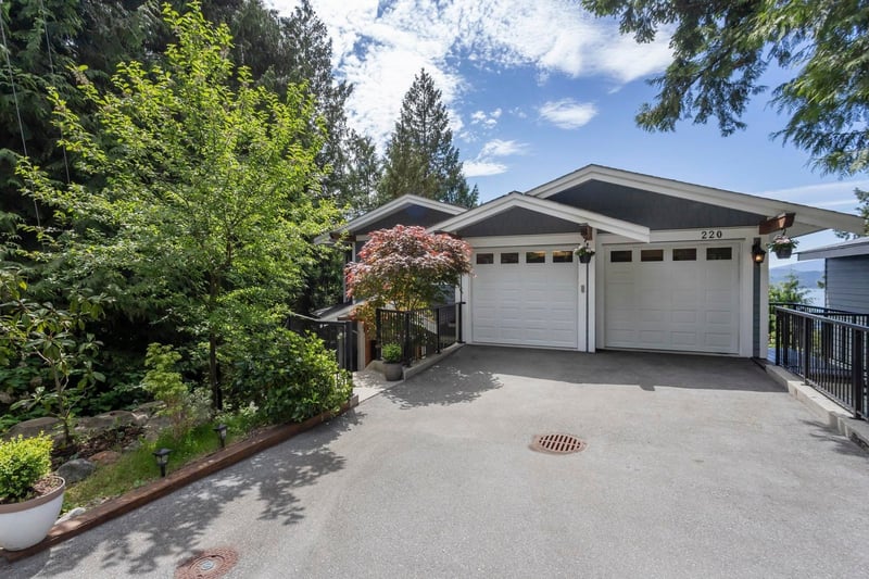 Luxury estate at 220 Panorama Road, Lions Bay, BC — photo 3