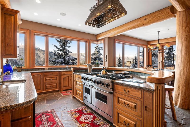 Luxury estate at 3820 Sunridge Drive, Whistler, BC — photo 10