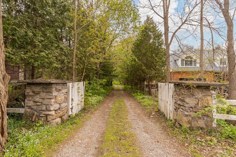 Luxury estate at 1097 Mineral Springs Road, Hamilton, ON — photo 3