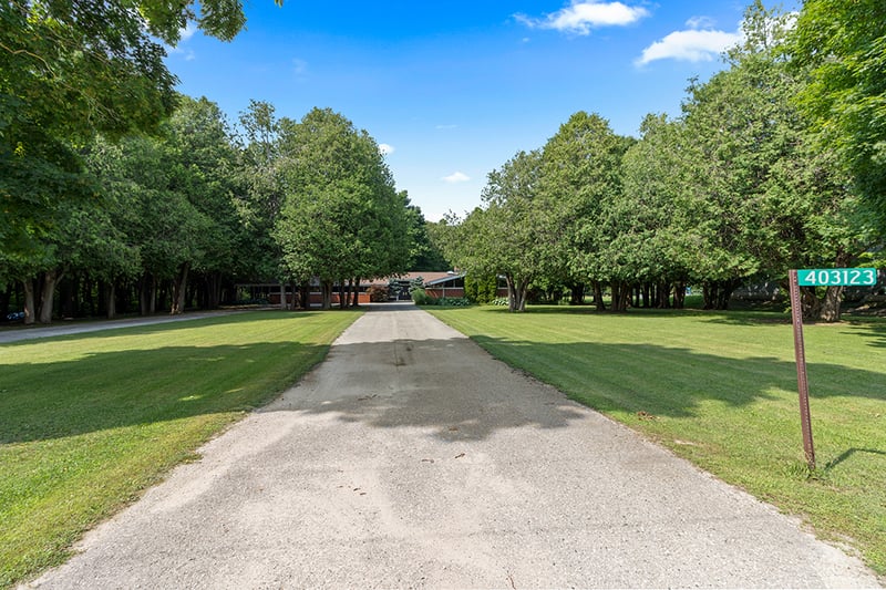 Luxury estate at 403123 Grey County Road 4, Durham, ON — photo 2