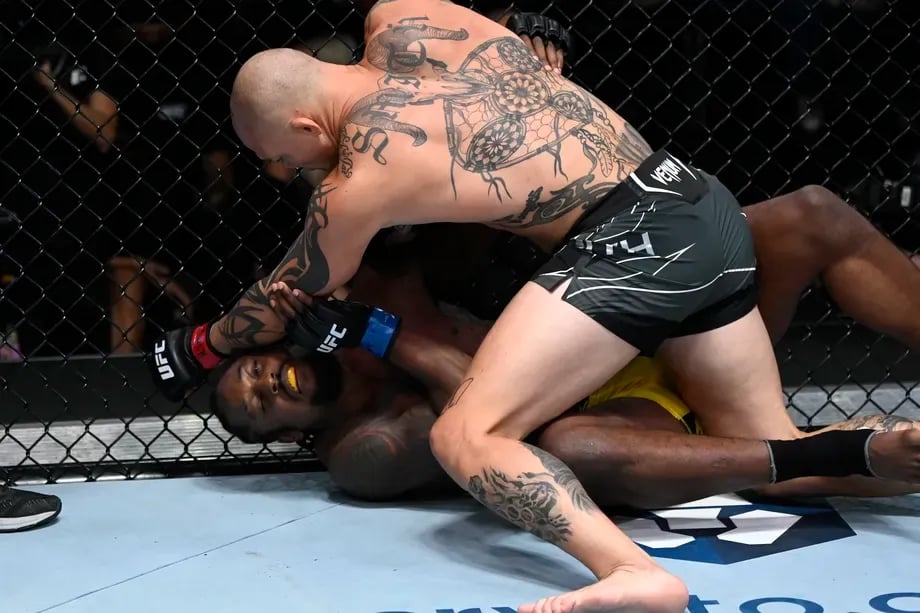 Anthony Smith ground-and-pounding Ryan Spann in their main event clash. Credits to: Jeff Botari - Zuffa LLC.