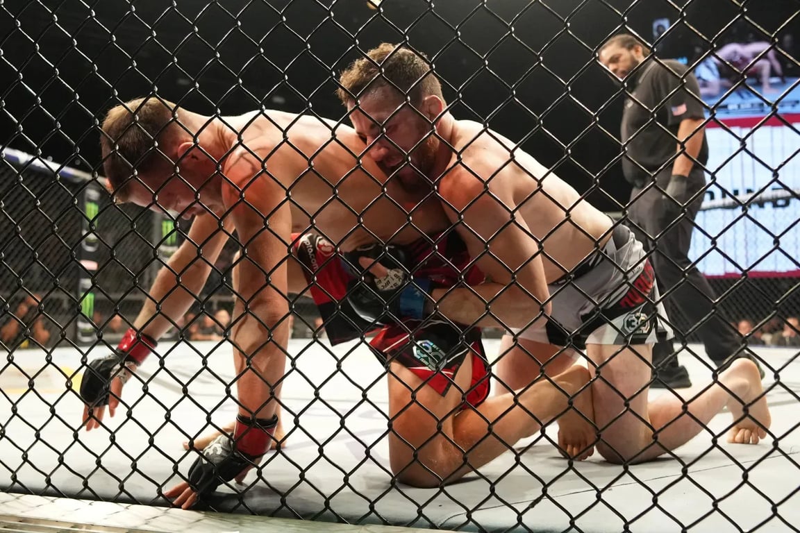 Petr Yan getting outgrappled Merab Dvalishvili. Credits to: Ron Chenoy - USA TODAY Sports.