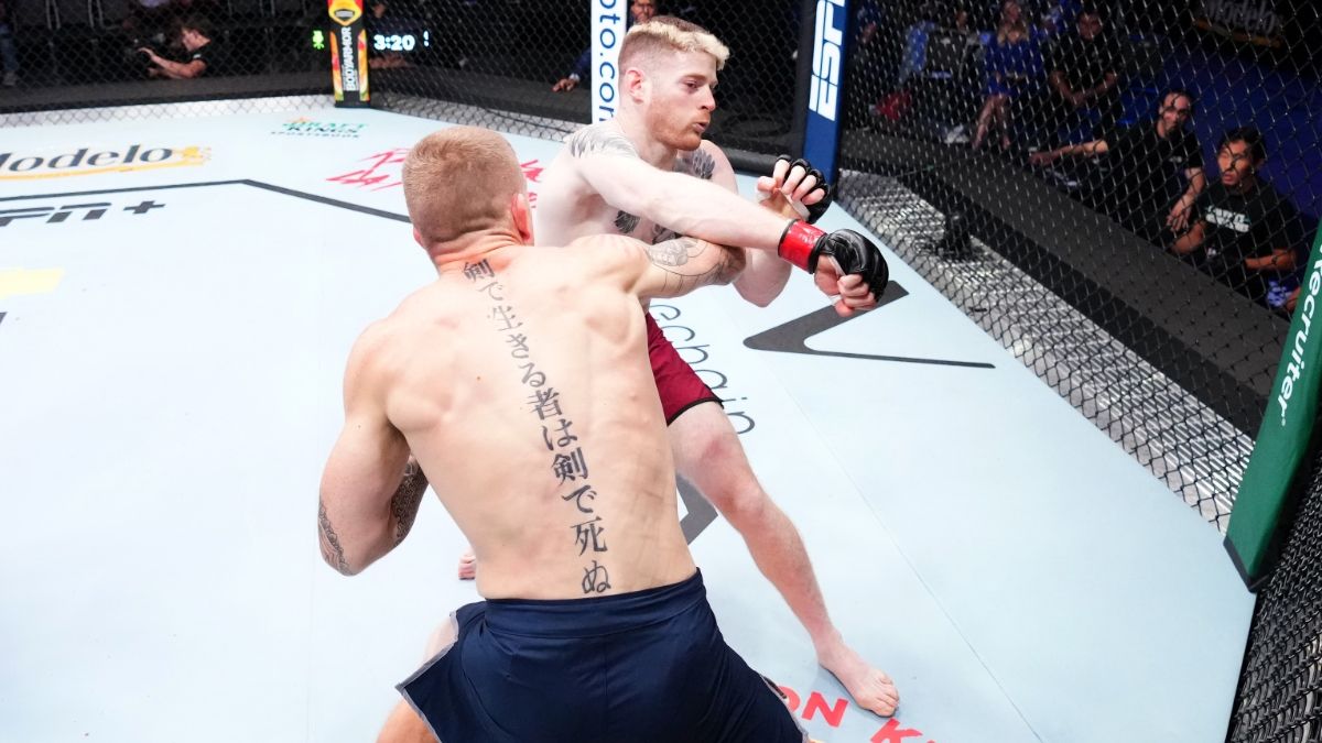 Chris Duncan flattens Charlie Campbell with a right hand. Credit: MMA Junkie.