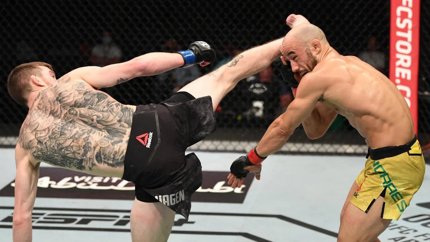 Cory Sandhagen lands the spinning wheel kick on Marlon Moraes. Credit: Zuffa LLC