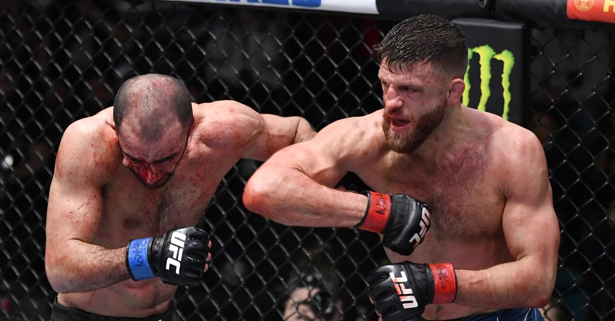 Calvin Kattar hits Giga Chikadze with an elbow. Getty Images
