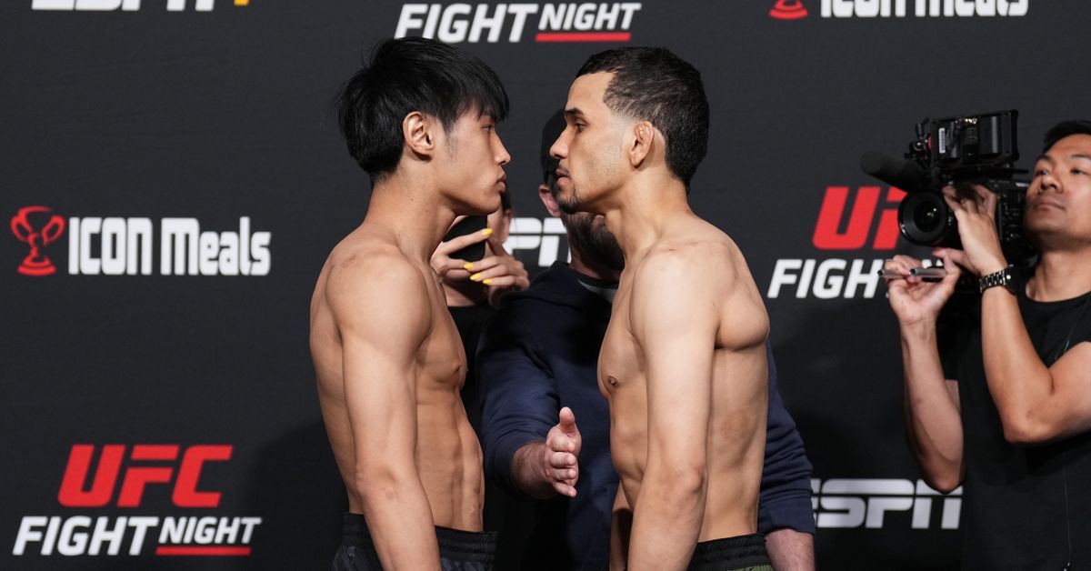 Taira facing off against Carlos Candelario. Photo by Chris Unger, Zuffa LLC.