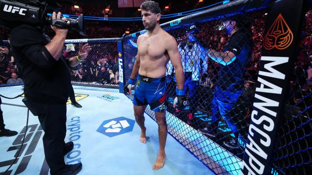 Beneil Dariush before fighting Charles Oliveira. Credits to: Jeff Bottari - Zuff LLC.