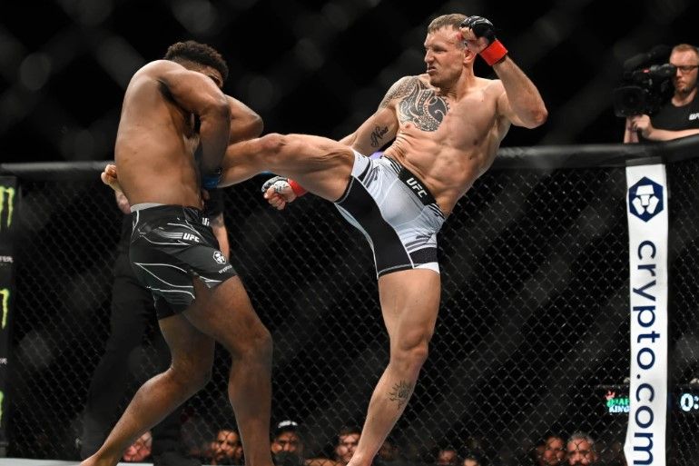 Jack Hermansson outclasses Chris Curtis in London. Credits to: Per Haljestam-USA TODAY Sports