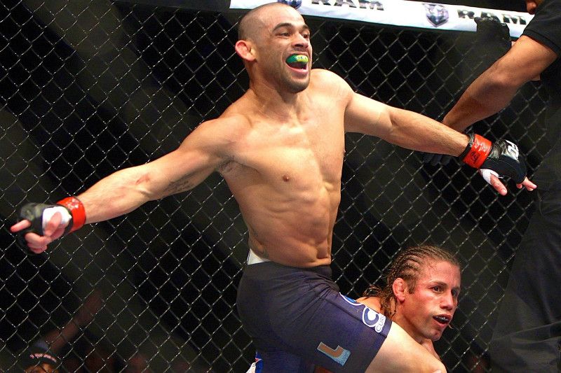 Renan Barão celebrates after stopping Urijah Faber in the first round. Credits to: AP Images
