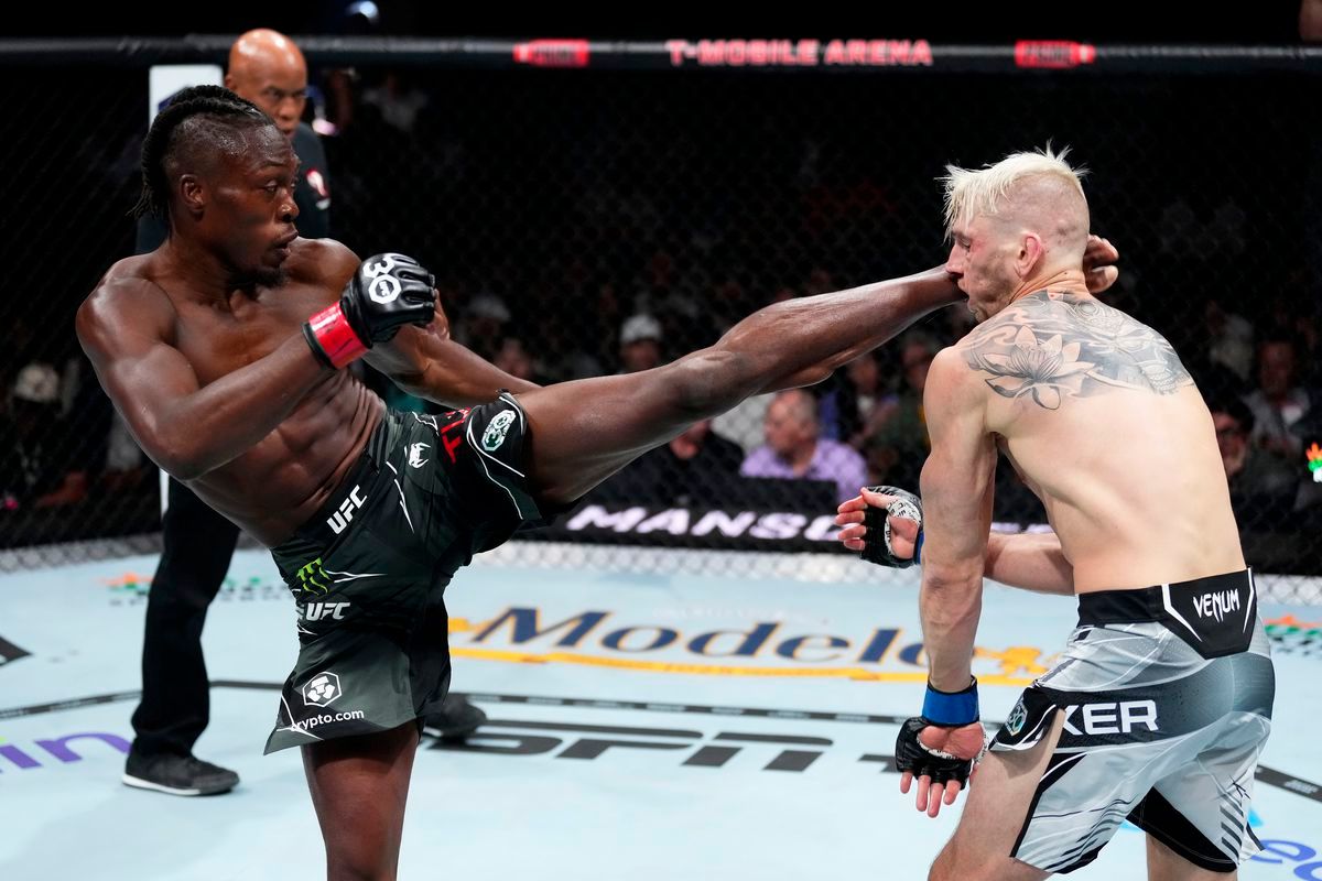 Jalin Turner blasts Dan Hooker with a head kick. Credit: Zuffa LLC.