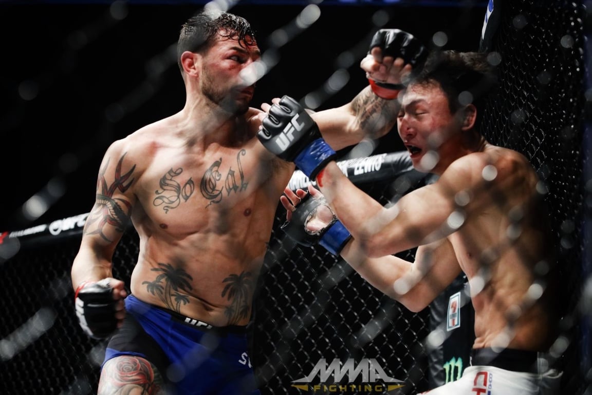Doo Ho Choi and Cub Swanson leave it all in the cage in their epic fight of the year contest. Credits to: Esther Lin-MMAFighting