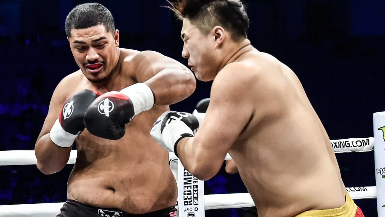 Junior Tafa fighting Quanchao Luo in his GLORY debut. Credits to: Glory FC.
