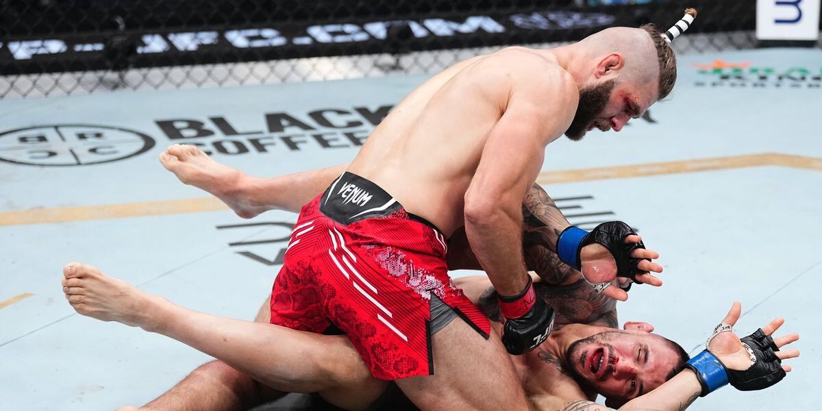 Jiri Prochazka finishes Aleksandar Rakic. Credit: Jeff Bottari/ Zuffa LLC via Getty Images