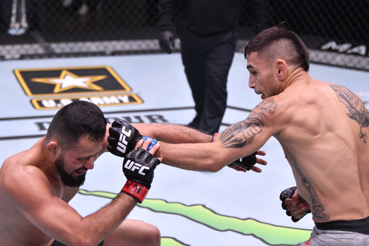 Alex Perez forces Jussier Formiga to crumble from his leg kicks. Credit: MMA Fighting.