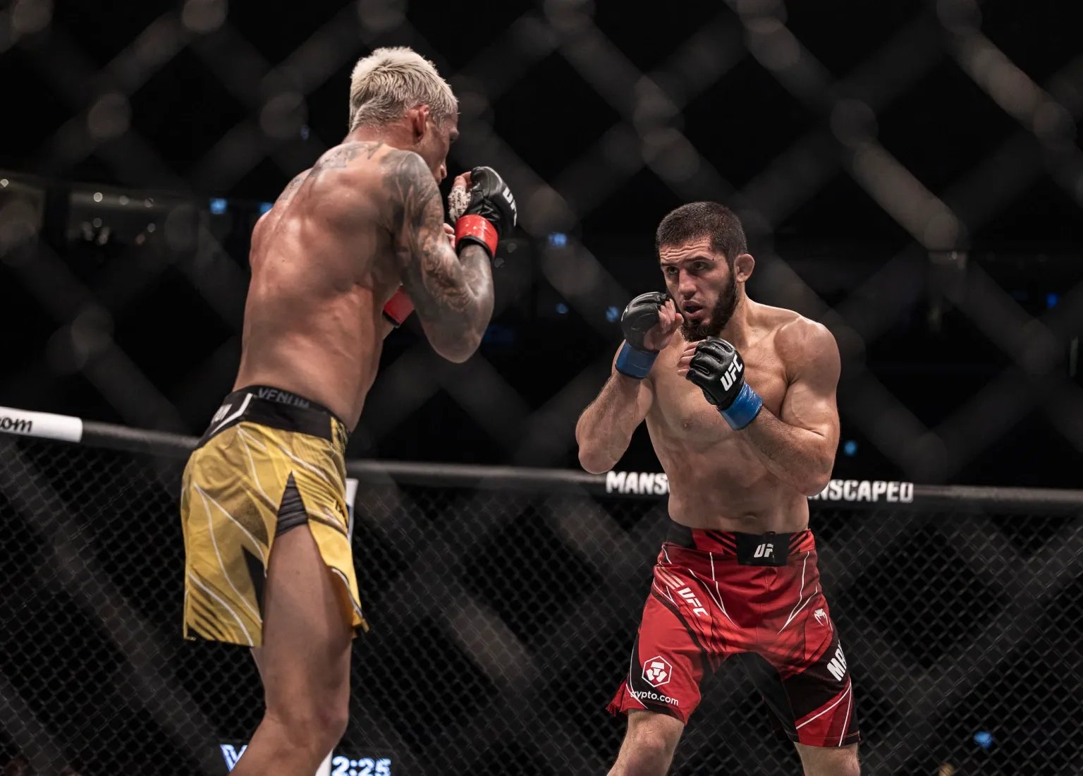 Islam Makhachev and Charles Oliveira finally meet in the octagon. Credit: Craig Kidwell-USA TODAY Sports