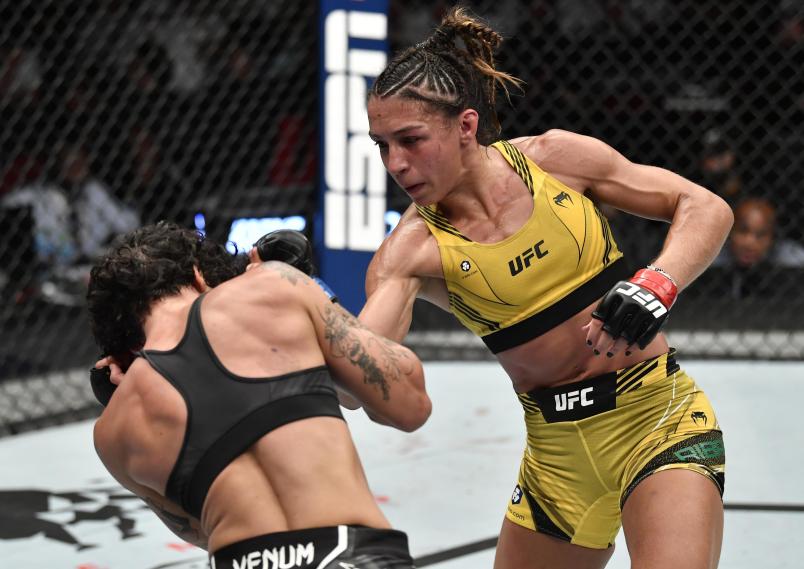 Amanda Ribas lands an uppercut on Virna Jandiroba. Credit: Zuffa LLC.