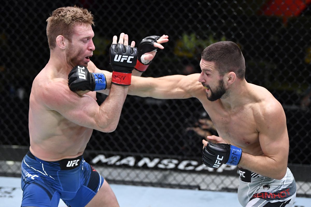 Mateusz Gamrot floors Scott Holtzman with a right hand. Credit: MMA Fighting.