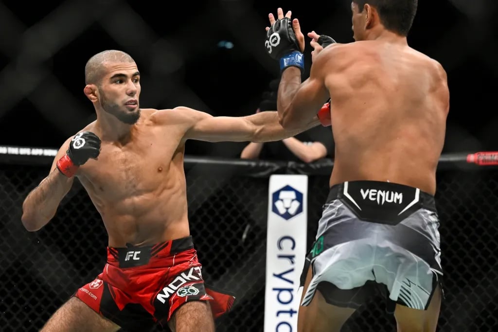 Muhammad Mokaev facing Jafel Filho at UFC 286. Credits to: Haljestam - USA TODAY Sports.