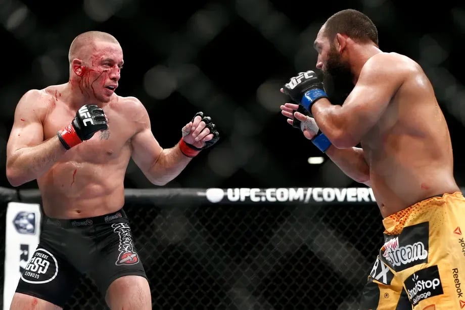 Georges St.Pierre and Johny Hendricks during their fight at UFC 167. Credits to: Esther Lin - MMA Fighting.