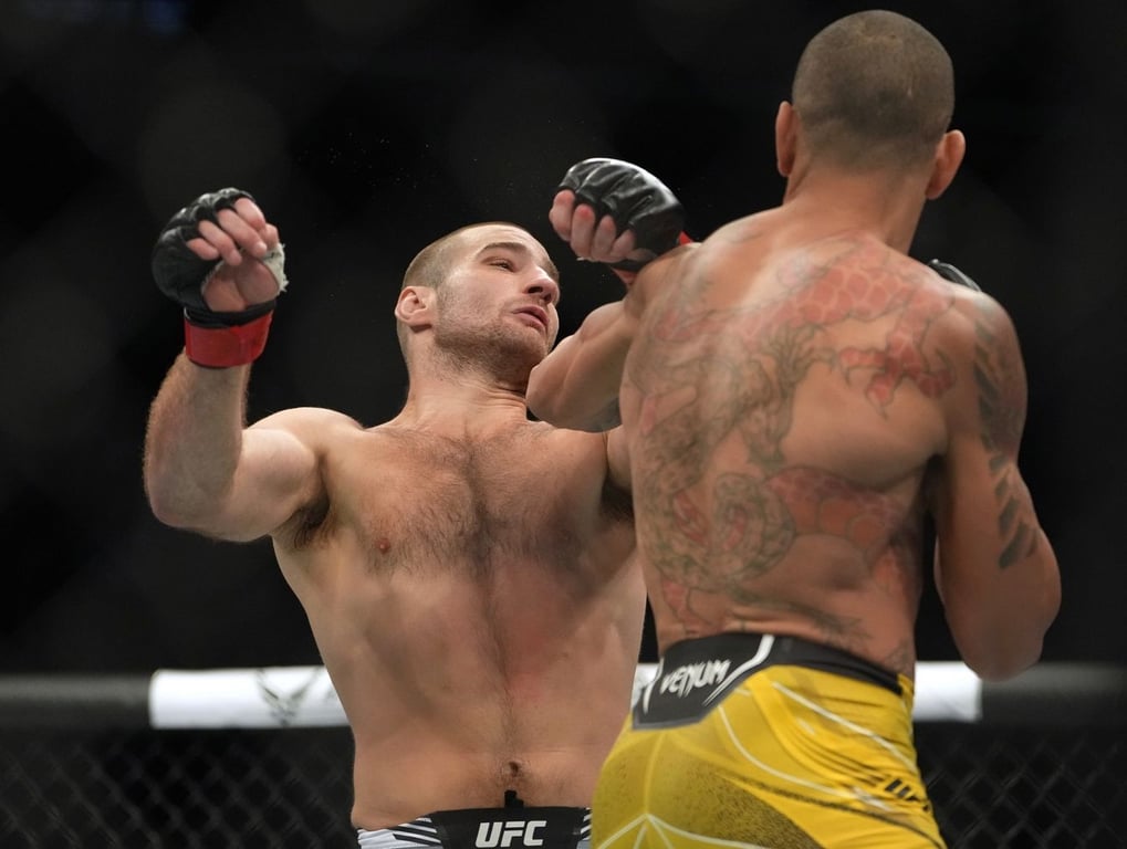 Alex Pereira knocks Sean Strickland out in round 1 with a left hook. Credits to: Stephen R. Sylvanie USA-TODAY Sports