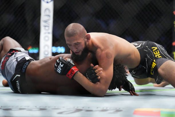 Khamzat Chimaev submitting Kevin Holland at UFC 279. Credits to: Chris Unger-Zuffa LLC.