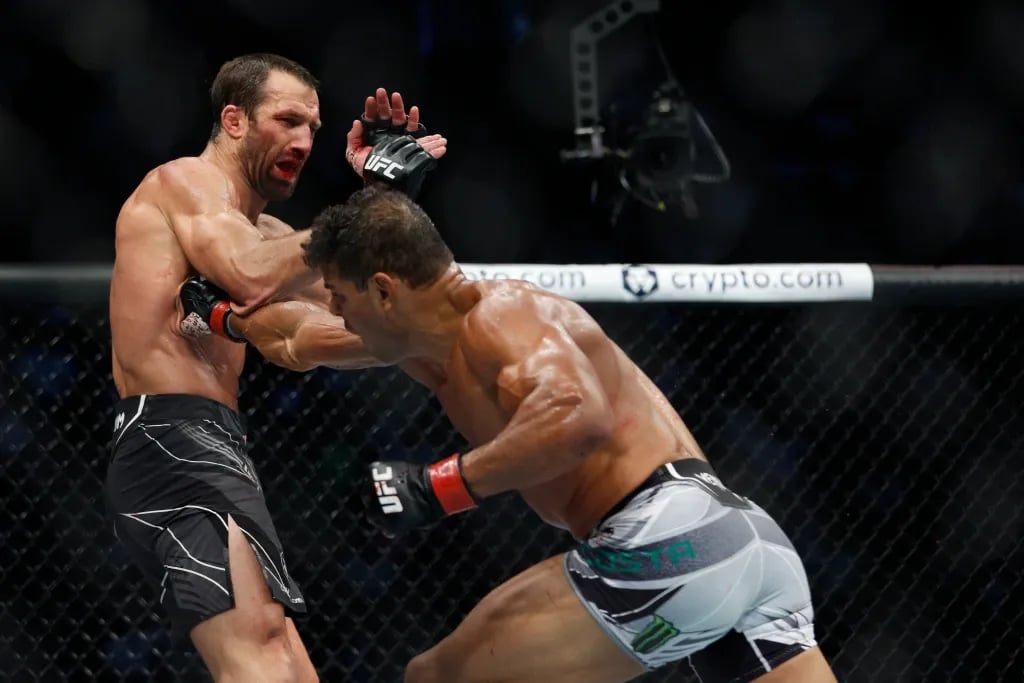 Paulo Costa brawling with Luke Rockhold at UFC 278. Credits to: Jeffrey Swinger - USA TODAY Sports.