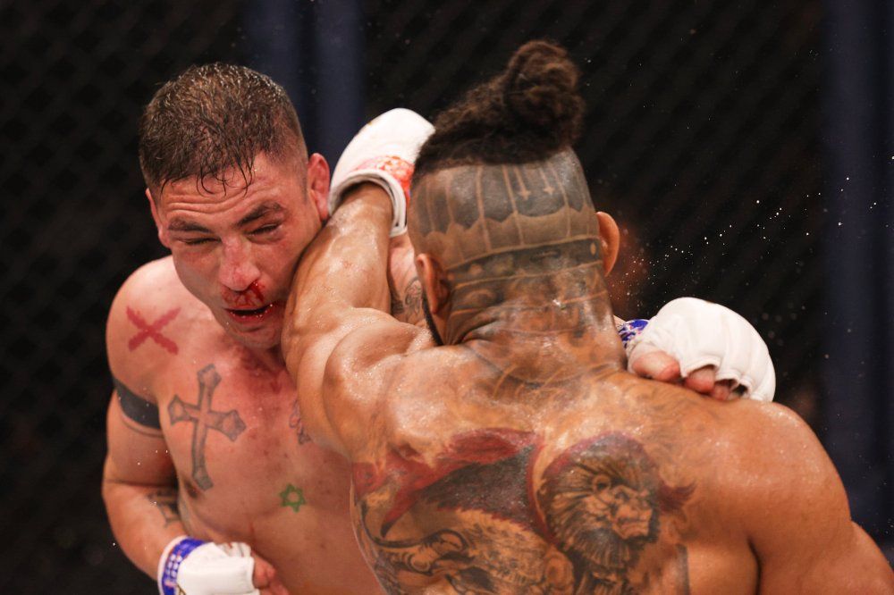 Kevin Lee exchanging with Diego Sanchez at Eagle FC 46. Credits to: MMA Junkie Staff - MMA Junkie.
