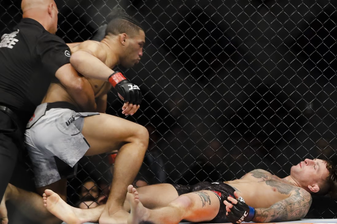 Kevin Lee staring at an unconscious Gregor Gillespie. Credits to: Sarah Stier-USA TODAY Sports