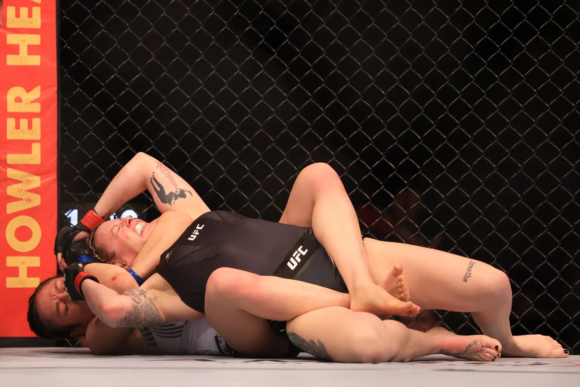 Alexa Grasso locks Joanne Wood in a rear-naked choke. Aaron Doster-USA TODAY Sports