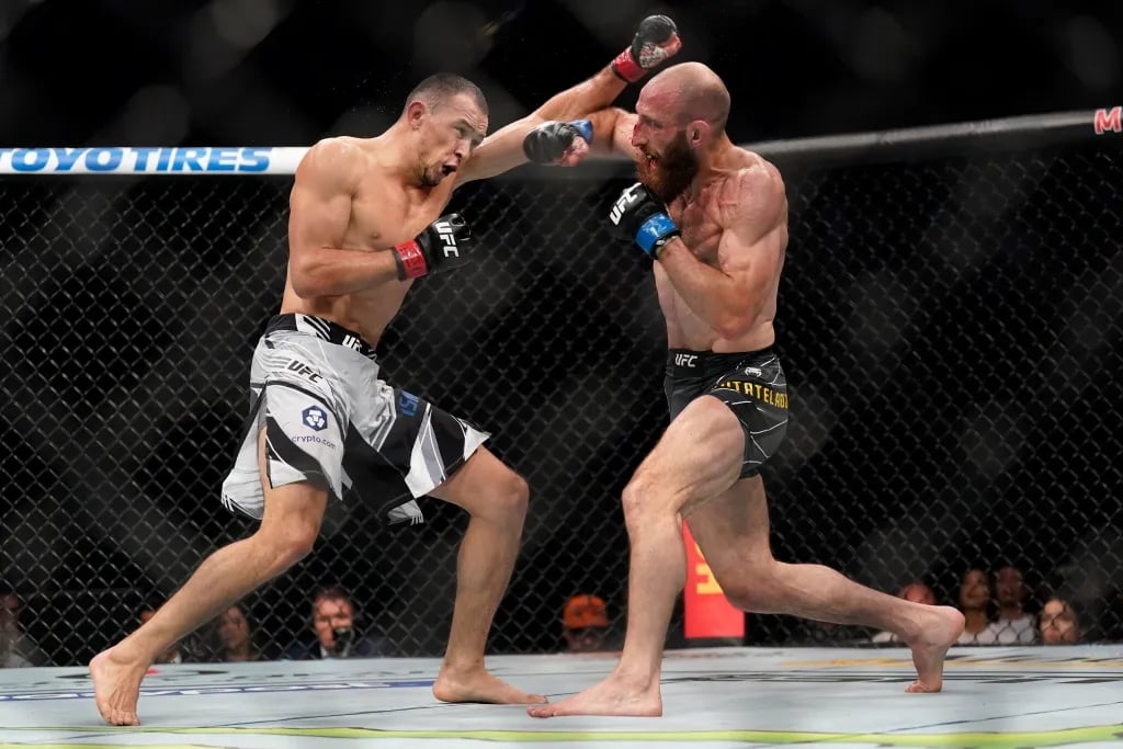 Damir Ismagulov and Guram Kutadeladze engaging in a striking matchup. Credits to: Scott Wachter - USA TODAY Sports.