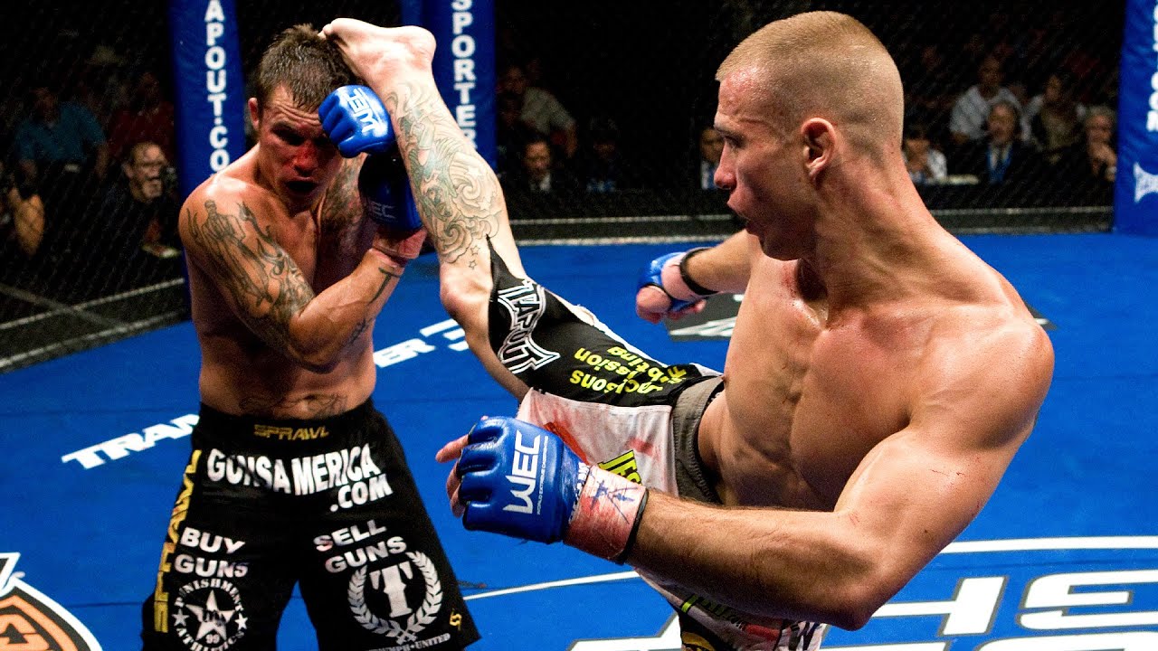 Cowboy Cerrone lands a headkick on Rob McCullough. Credit: Zuffa LLC.