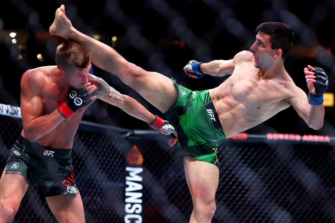 Steve Erceg landing a headkick in his octagon debut. Credits to: Sergei Belski - USA TODAY Sports.