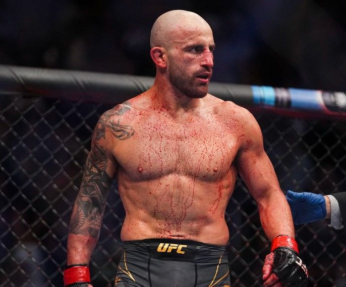 Alex Volkanovki steps in as backup to face either Charles Oliveira or Islam Makhachev. Credits to: Zuffa LLC