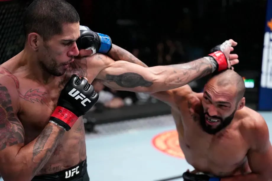 Bruno Silva striking with GLORY kickboxing champion Alex Pereira. Credits to: Chris Unger - Zuffa LLC.