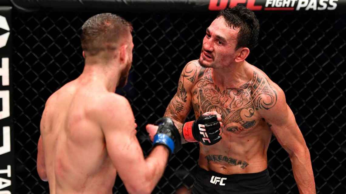 Max Holloway proclaims he is the best boxer in the UFC in the final round of his fight with Calvin Kattar. Credit: Jeff Bottari/Zuffa LLC