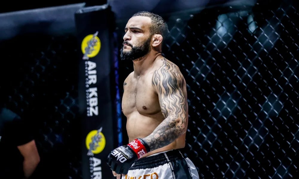John Lineker tkaes on Fabricio Andrade at ONE 162. Credits to: ONE Championship.