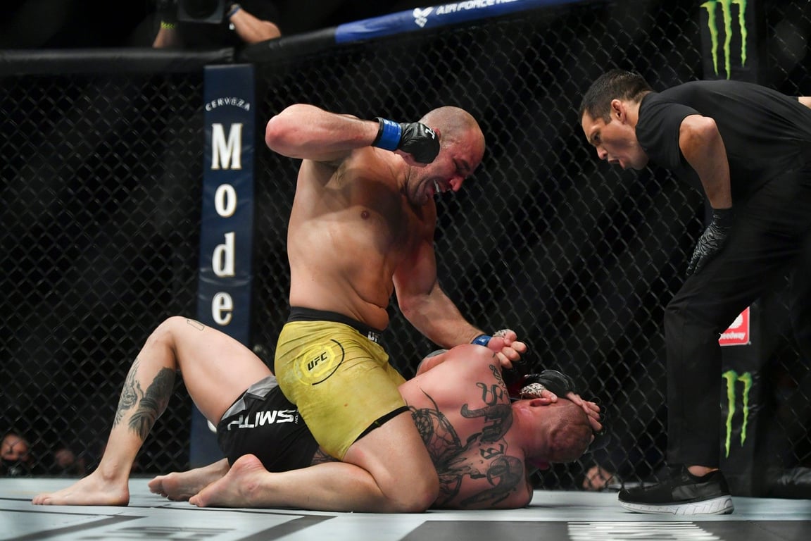 Glover Teixeira puts a beatdown on Anthony Smith before referee Jason Herzog steps in. Credits to: Jasen Vinlove-USA TODAY Sports