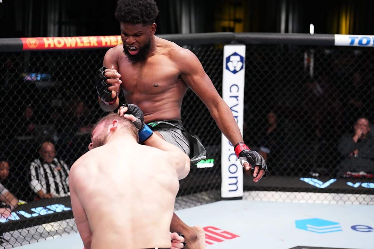 Kennedy Nzechukwu lands a knee to the head of Ion Cutelaba. Credit: Zuffa LLC.