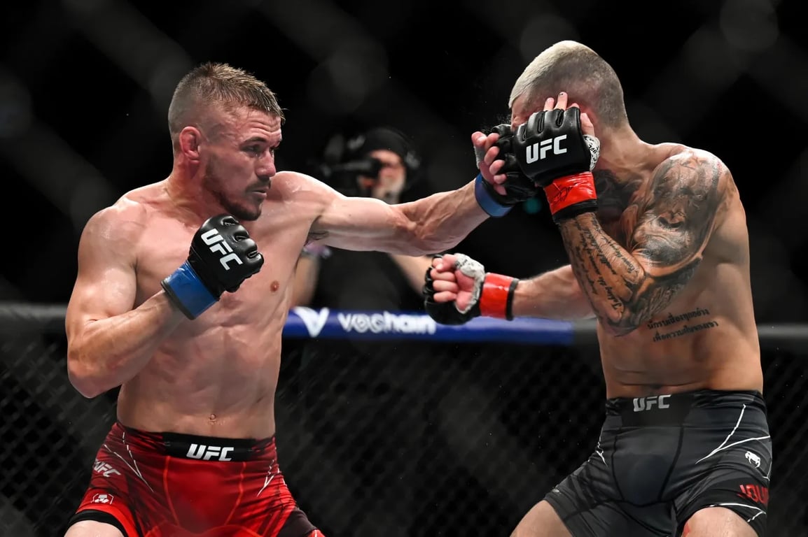 Nathaniel Wood cracking Charles Jourdain in his second Featherweight bout. Credits to: Haljestam - USA TODAY Sports.