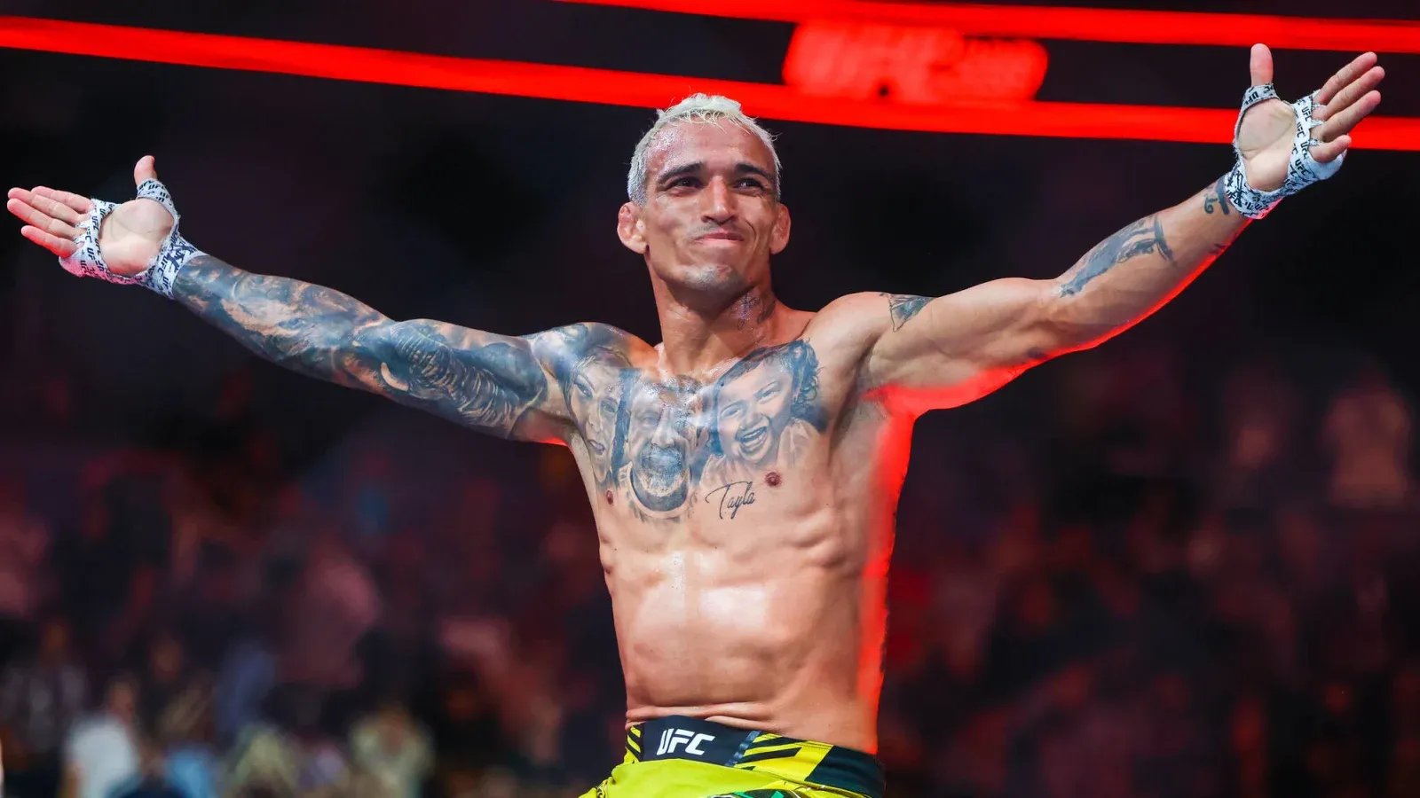 Charles Oliveira celebrates his win over Beneil Dariush Credits to: Sergei Belsik - USA Today Sports