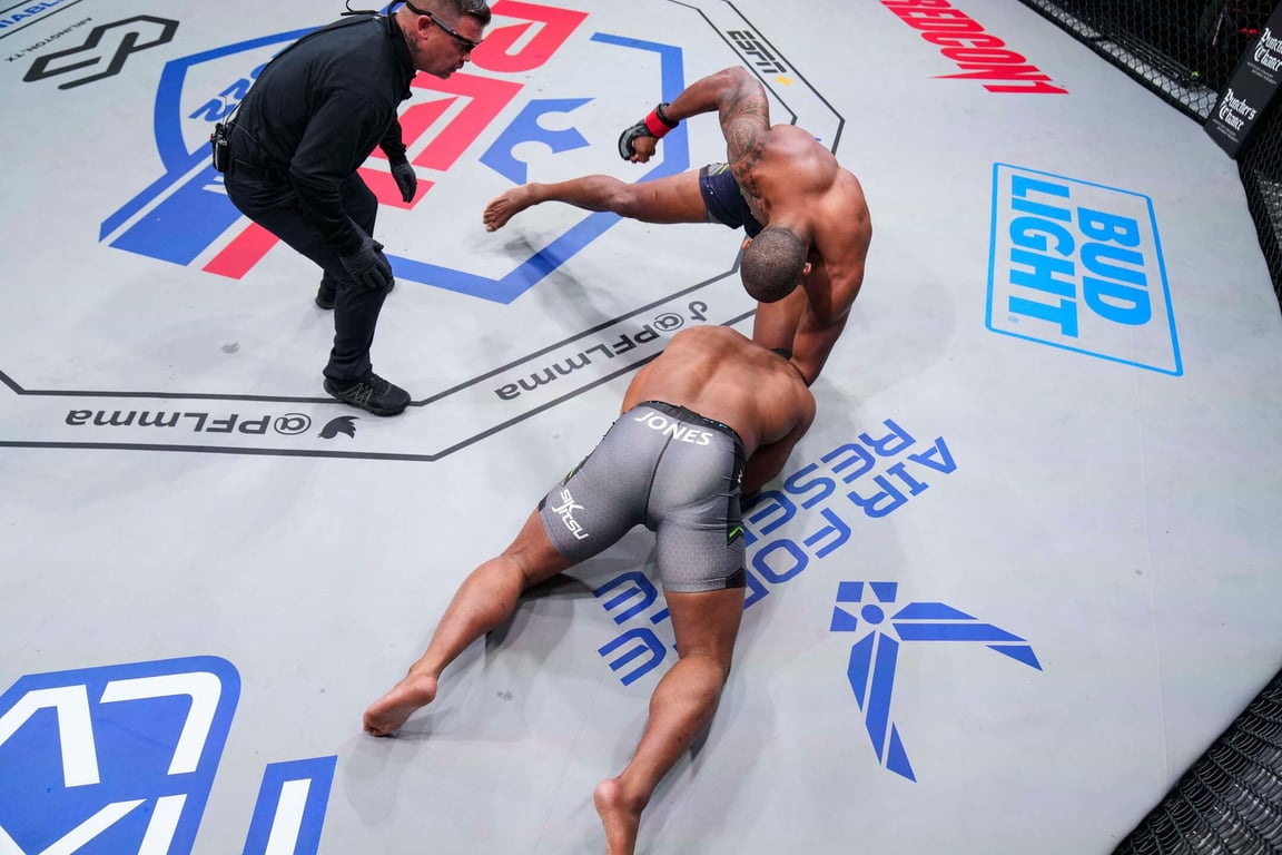Renan Ferreira finishies Jamelle Jones in 25 seconds. (Professional Fighters League)