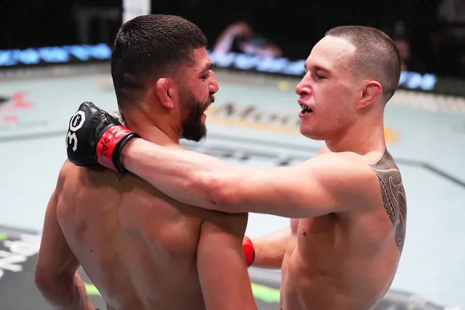 Kai Kara-France and Amir Albazi showing respect after their five round battle. Credits to: Chris Unger - Zuffa LLC.
