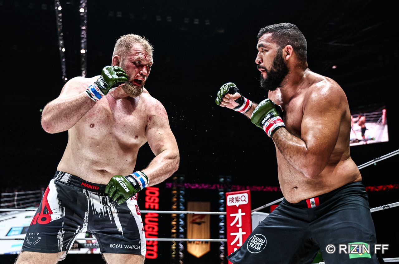 Marek Samociuk defeated Jose Augusto Azevedo in a Heavyweight clash. Photo Credits: RIZIN FF.