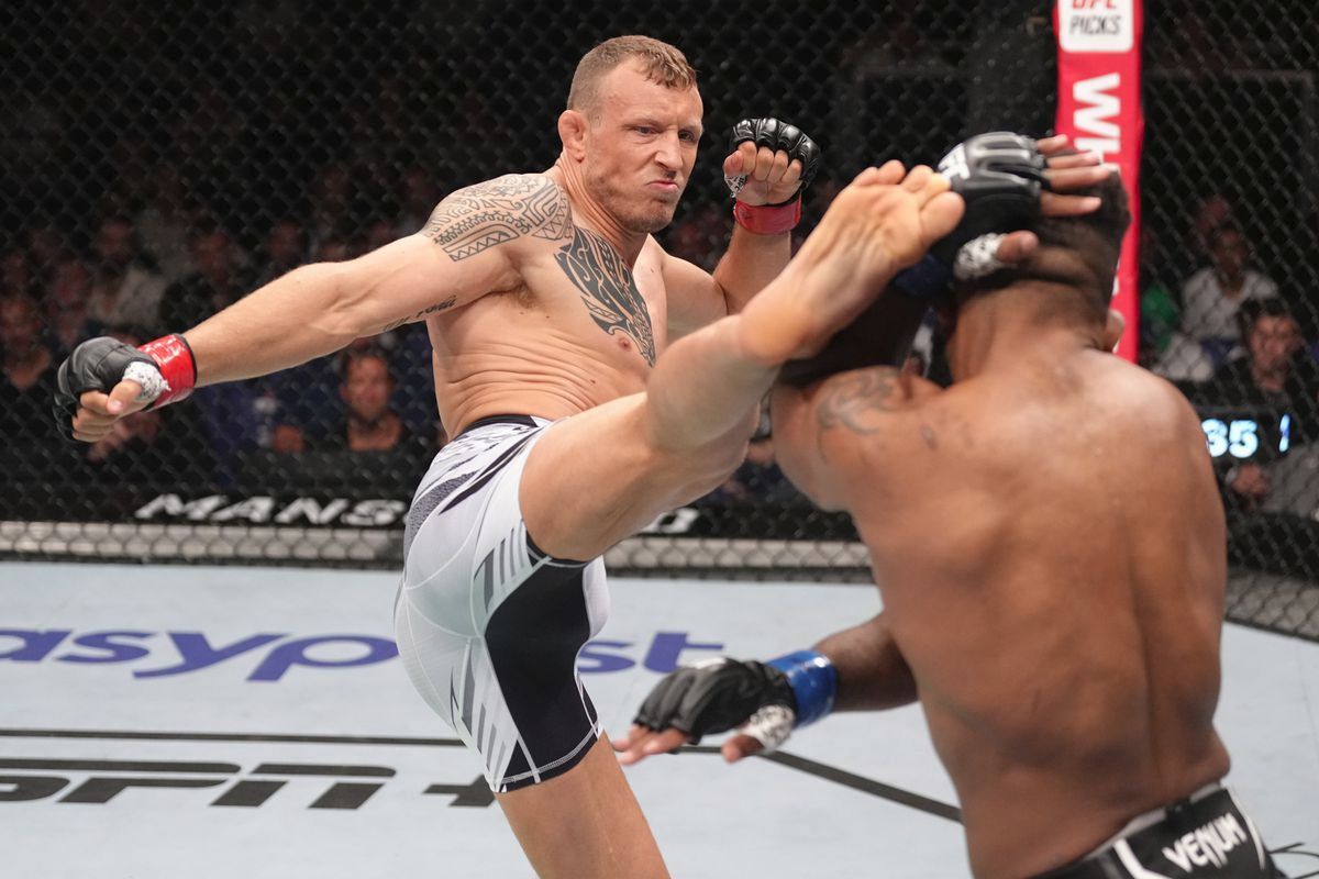 Jack Hermansson throws a head kick at Chris Curtis. Credit: Telecom Asia.