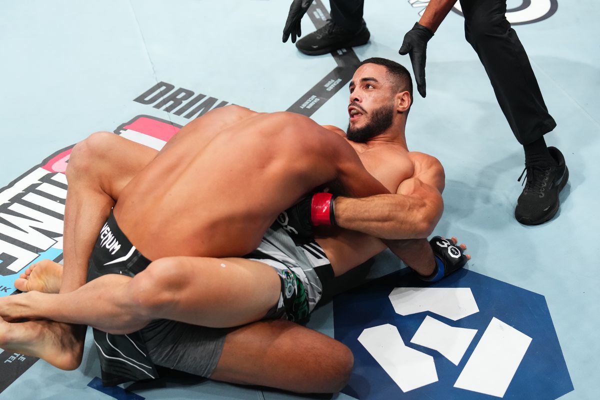 Gabriel Bonfim submits Trevin Giles with a guillotine choke. Credit: MMA Fighting.