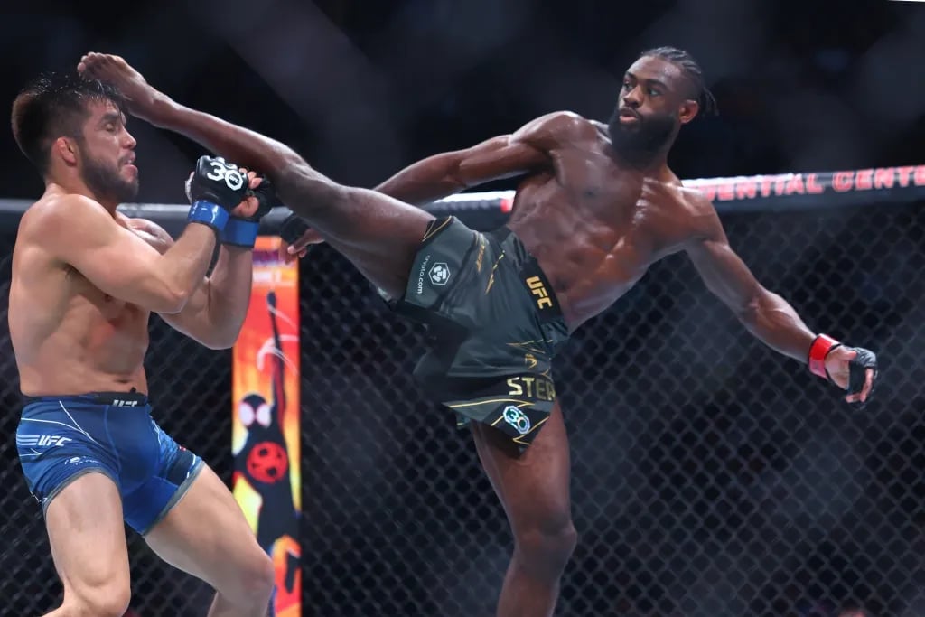 Sterling using his reach to out-point Cejudo at UFC 288. Credits to: Ed Mulholland - USA TODAY Sports.