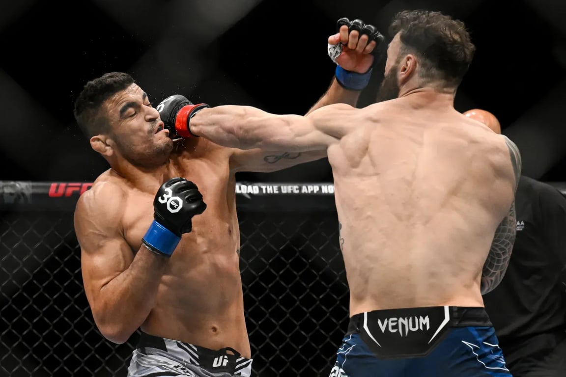 Paul Craig trading with Andre Muniz in his Middleweight debut. Credits to: Haljestam - USA TODAY Sports.