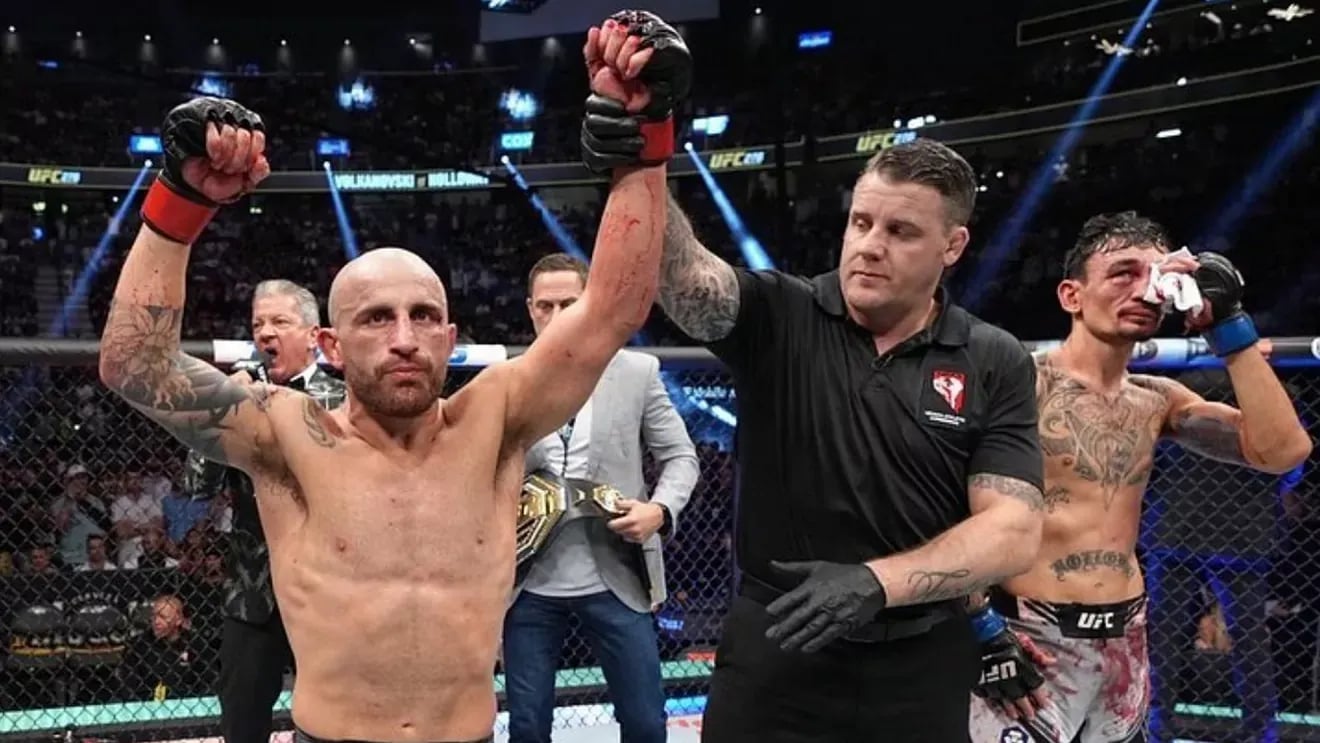 Alexander Volkanovski defeats Max Holloway by unanimous decision. Credit: Instagram @alexvolkanovski