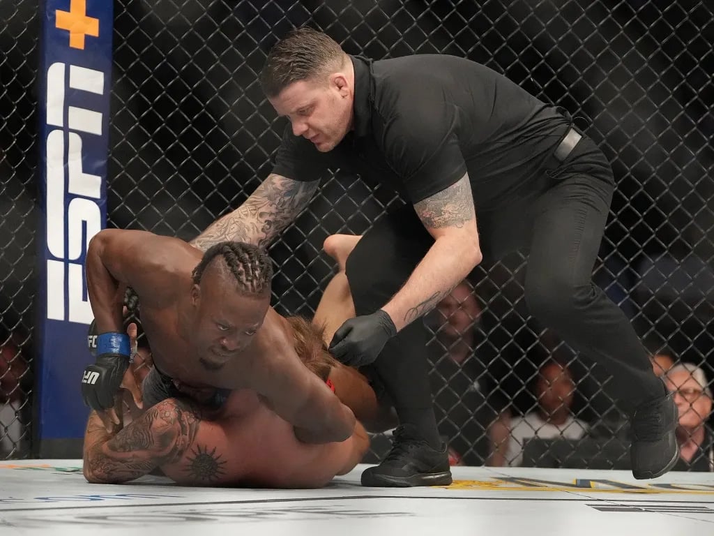 Jalin Turner submitting Brad Riddell at UFC 276. Credits to: Stephen R. Sylvanie - USA TODAY Sports.